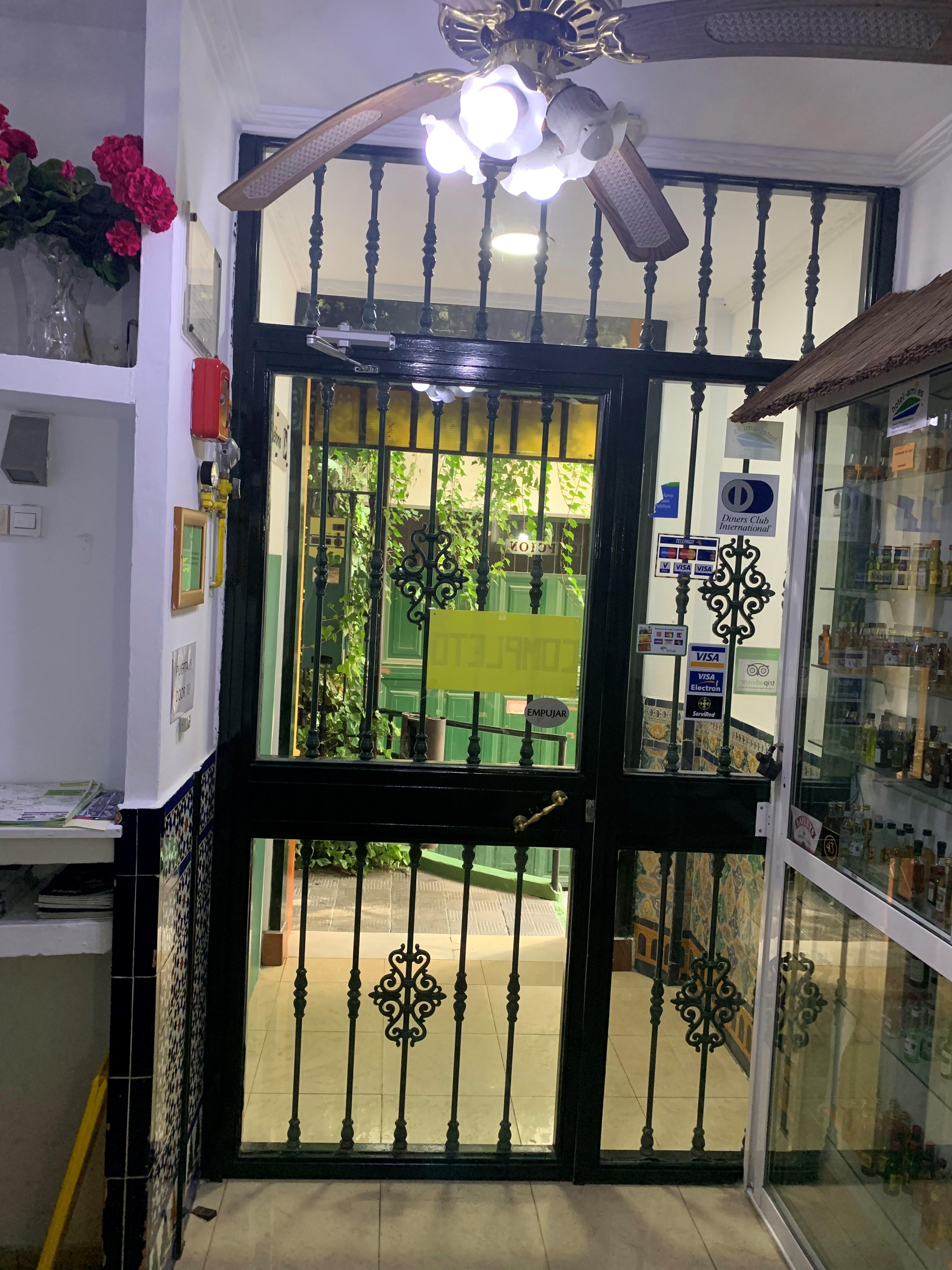 Hostal Alcobia Sevilla Dış mekan fotoğraf