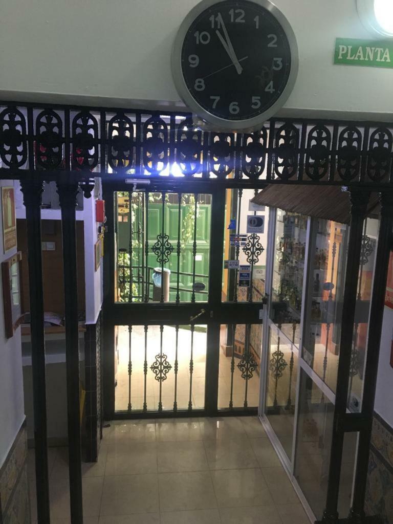 Hostal Alcobia Sevilla Dış mekan fotoğraf